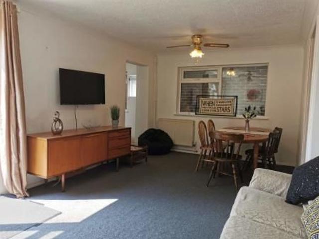 Room for rent in Hales Place, The Bridge