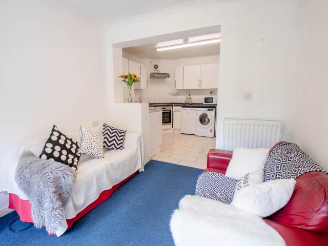 Room for rent in Hales Place, The Bridge