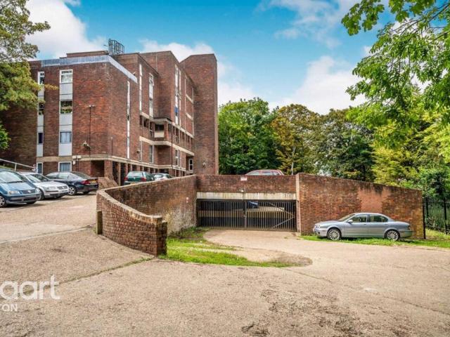 Apartment for rent in Farley Hill, Luton