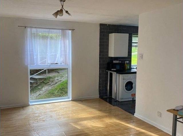 Apartment for rent in Farley Hill, Spring Park