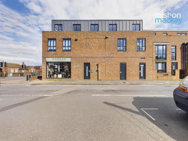 Apartment for rent in Perryfields, West Sussex