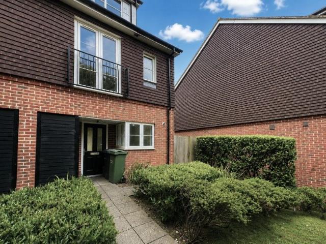 Apartment for rent in Westborough, Surrey