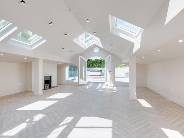 Apartment for rent in Belsize Park, Greater London