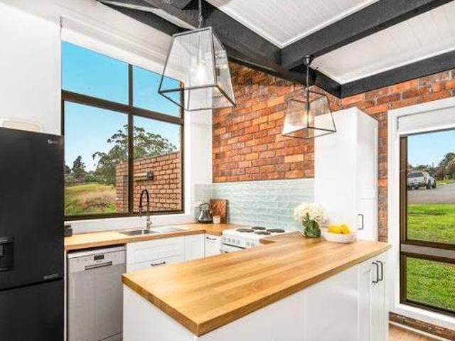 House for rent in Victoria
