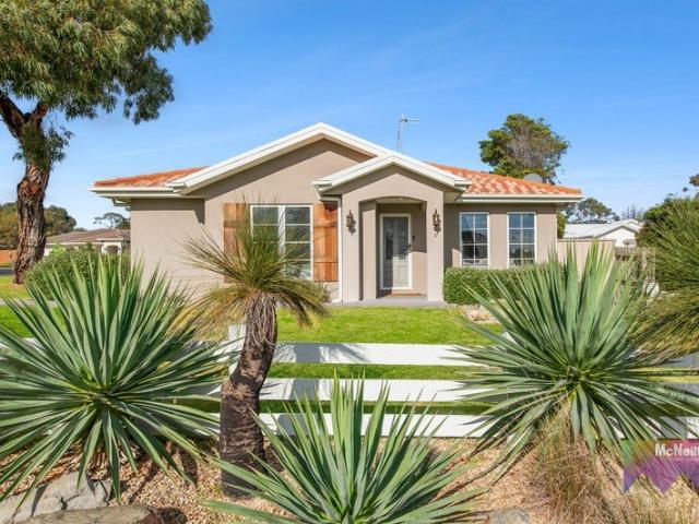 Townhouse for sale in Camerons Creek, Victoria