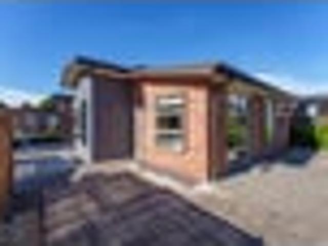 Apartment for sale in Chaslands, Canterbury