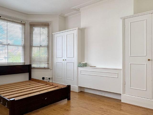 House for rent in Brondesbury, Greater London