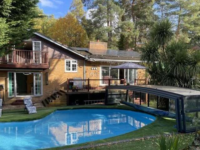 House for sale in Heol-las, Surrey