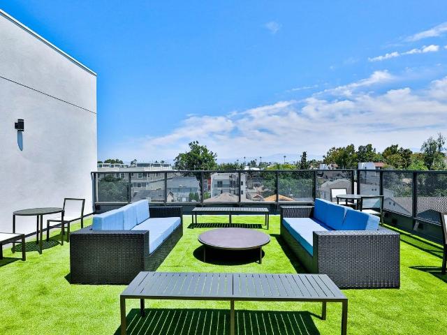 Apartment for rent in Canoga Park, California