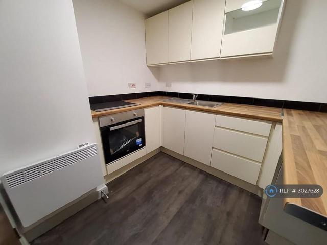 Apartment for rent in Deeplish, Burnedge