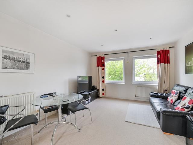 Apartment for rent in Kennet Island, Reading