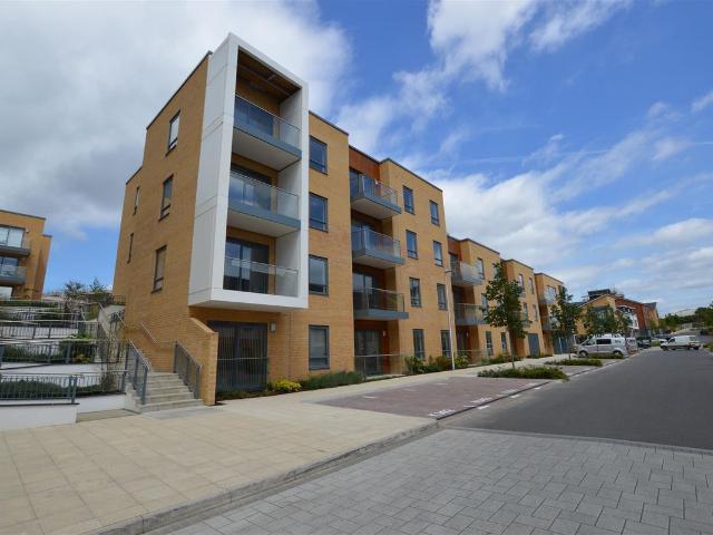 Apartment for rent in Kennet Island, Reading