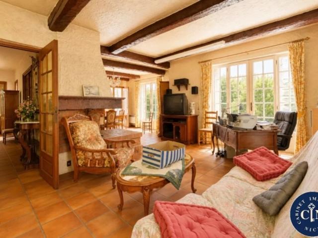Maison vente à Nice, Drap
