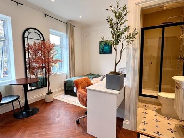 Apartment for rent in Temple Mills, Greater London