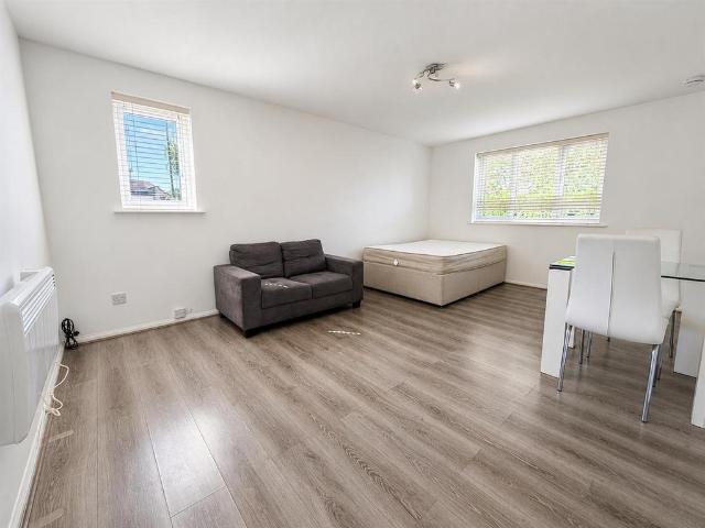 House for rent in Golders Green, Greater London