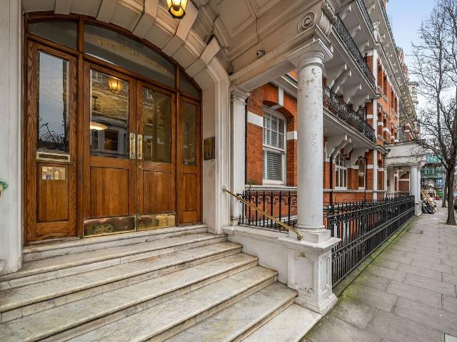 Apartment for rent in The Boltons, Greater London