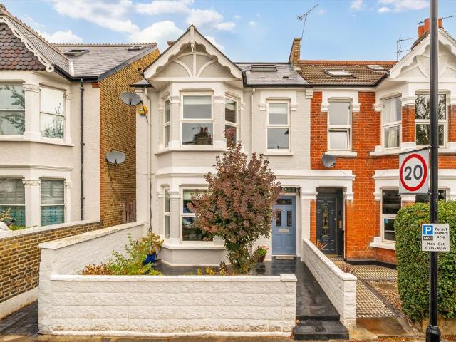 House for rent in London Borough of Ealing, Greater London