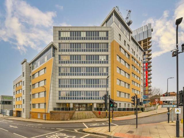 Apartment for rent in London Borough of Ealing, Hanwell