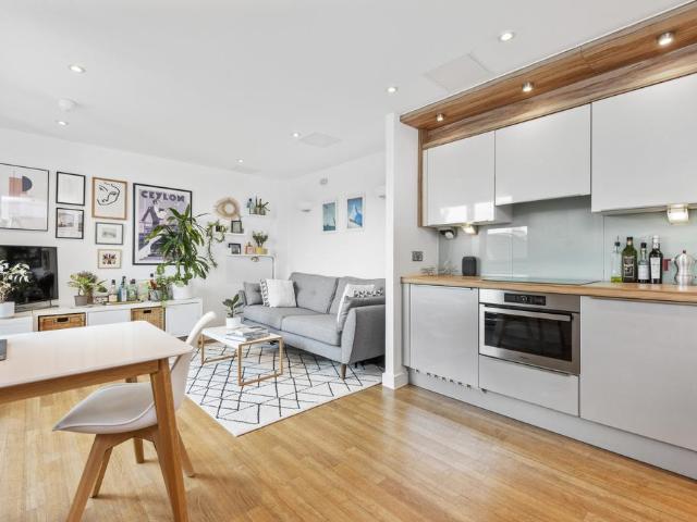 Apartment for rent in Highbury, Greater London