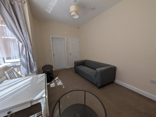 Room for rent in Kings Heath, Wake Green