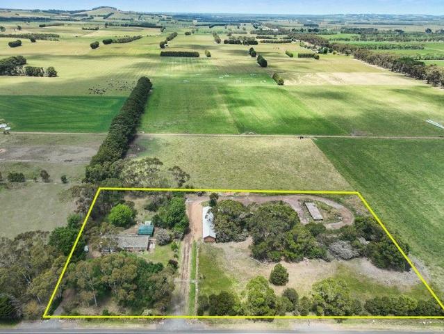 Cottage for sale in Gnotuk, Victoria
