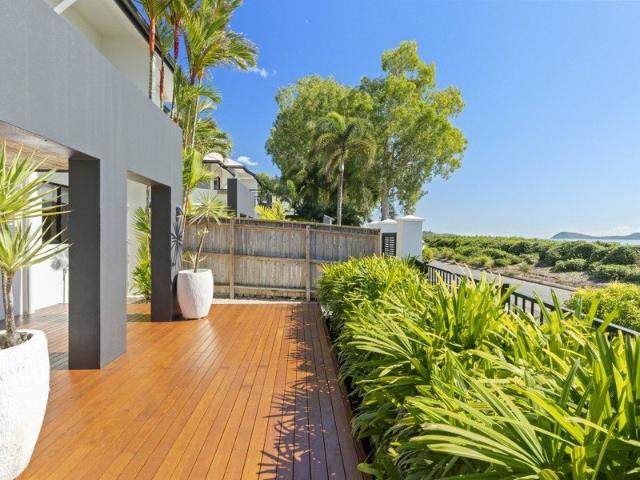 Villa for sale in Kewarra Beach, Queensland