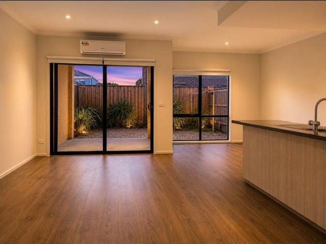 Townhouse for rent in Williams Landing, Melbourne