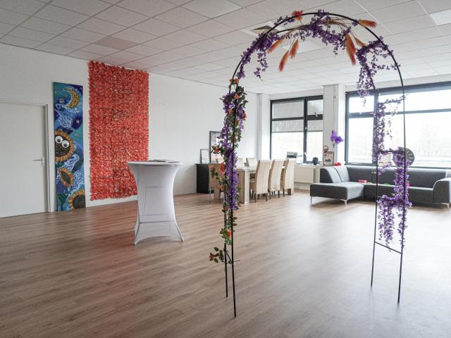 Bedrijfspand te huur in Almere-haven, Flevoland
