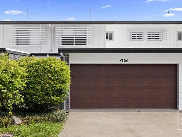 Townhouse for sale in Kings Creek, Queensland