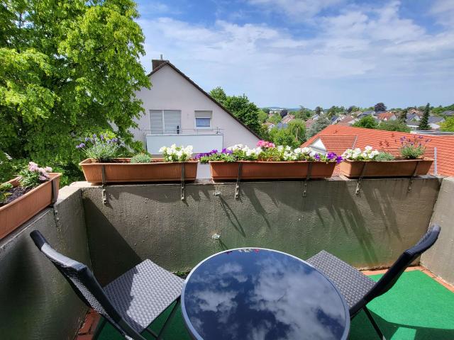 Dachgeschosswohnung mieten in Schwöllbronn, Öhringen