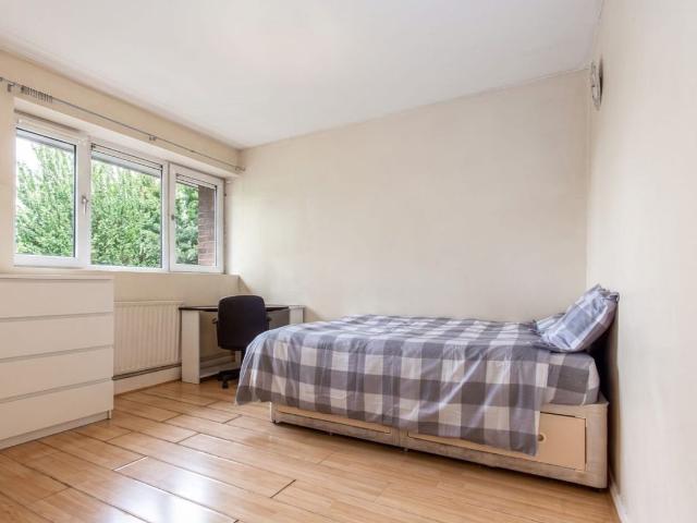 Room for rent in Old Ford, Mile End