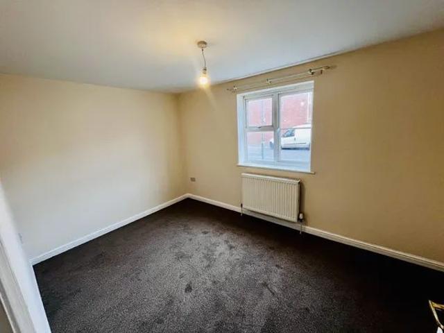 Apartment for rent in Southtown, Stokesby