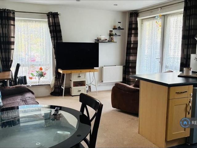 Apartment for rent in Lane, Greater London