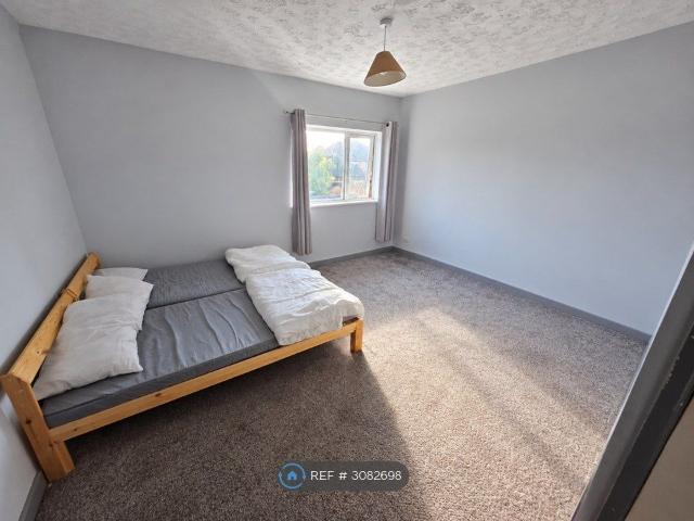 Studio for rent in Droylsden, Tameside