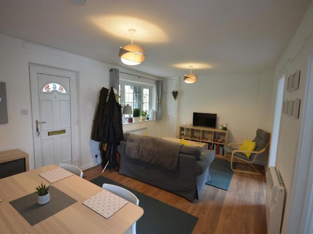 Apartment for rent in Manor Park, Epsom