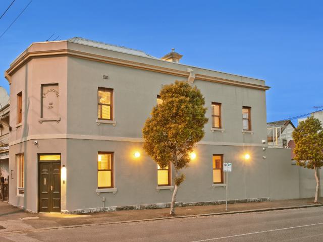 House for rent in Carlton North