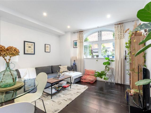 Apartment for rent in Highbury, Greater London