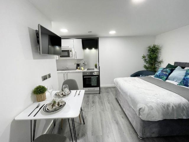Studio for rent in Calderstones