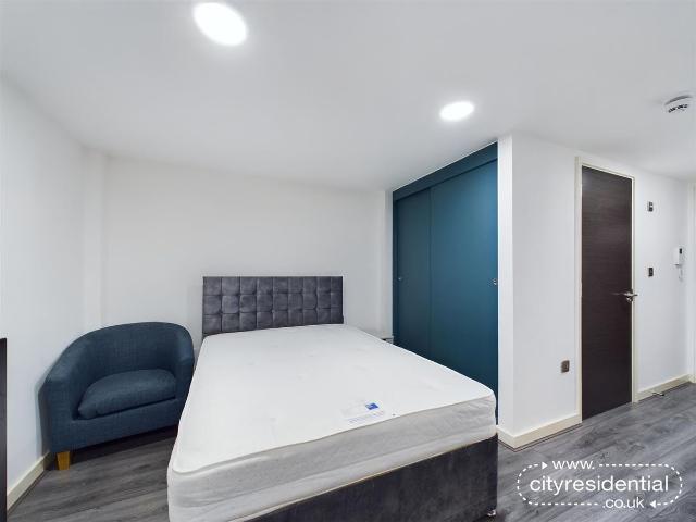 Studio for rent in Calderstones
