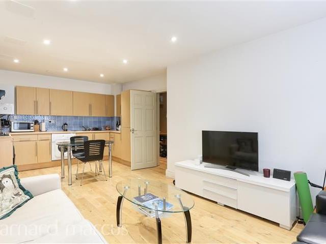 Apartment for rent in Kennington Cross, Greater London