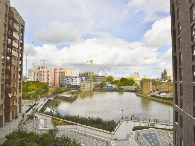 Apartment for rent in Roding Riverside, Greater London