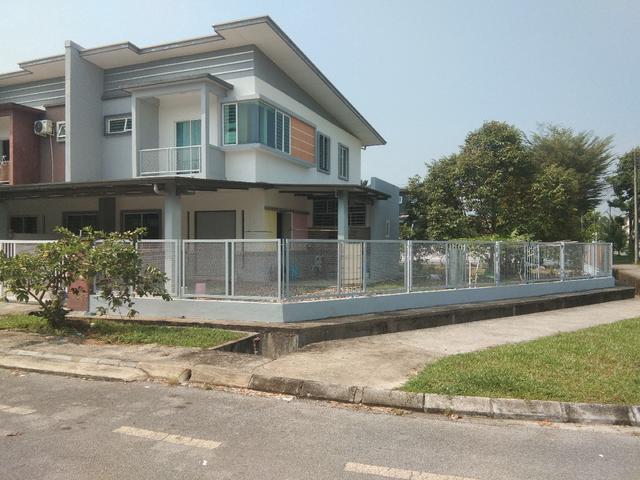 Terraced House for sale in Kuching, Bahagian Kuching