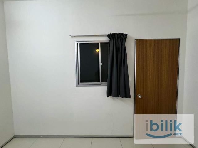 Room for rent in Petaling, Alam Impian