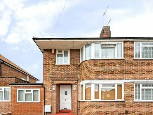 House for sale in Little Stanmore, Greater London