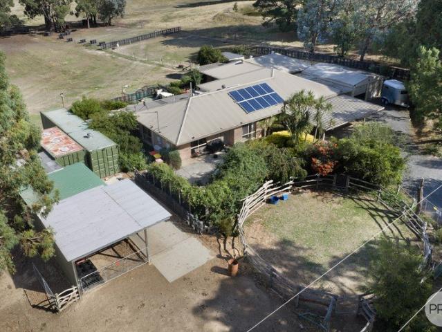 House for sale in Victoria