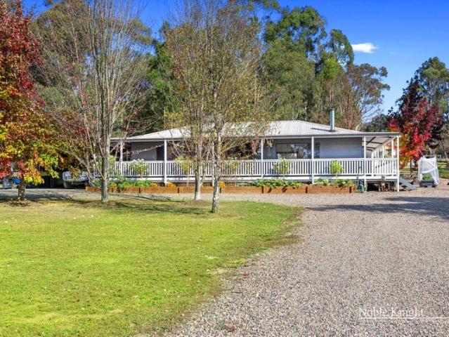 Cottage for sale in Glenburn, Victoria