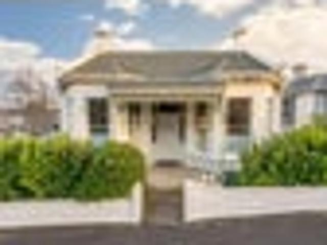 Townhouse for sale in Otakou