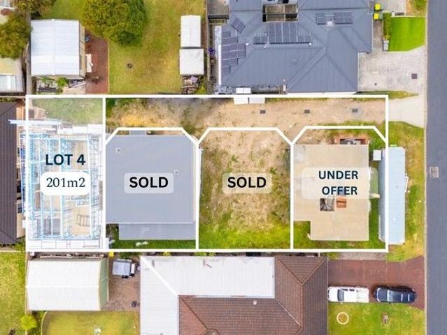 House for sale in Queens Park, Western Australia