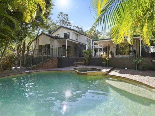 Cottage for sale in Gold Coast, Gold Coast West