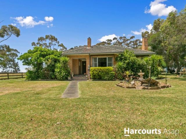 Cottage for sale in Traralgon, Victoria